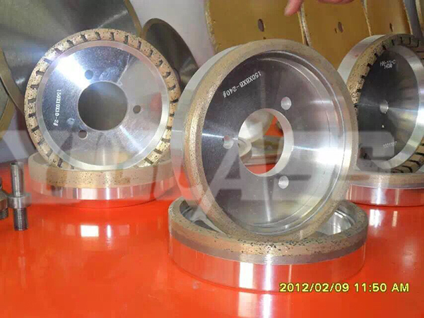 Grinding wheel tool